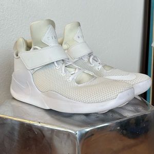 Men’s Nike Kwazi Shoes barely worn, like new.